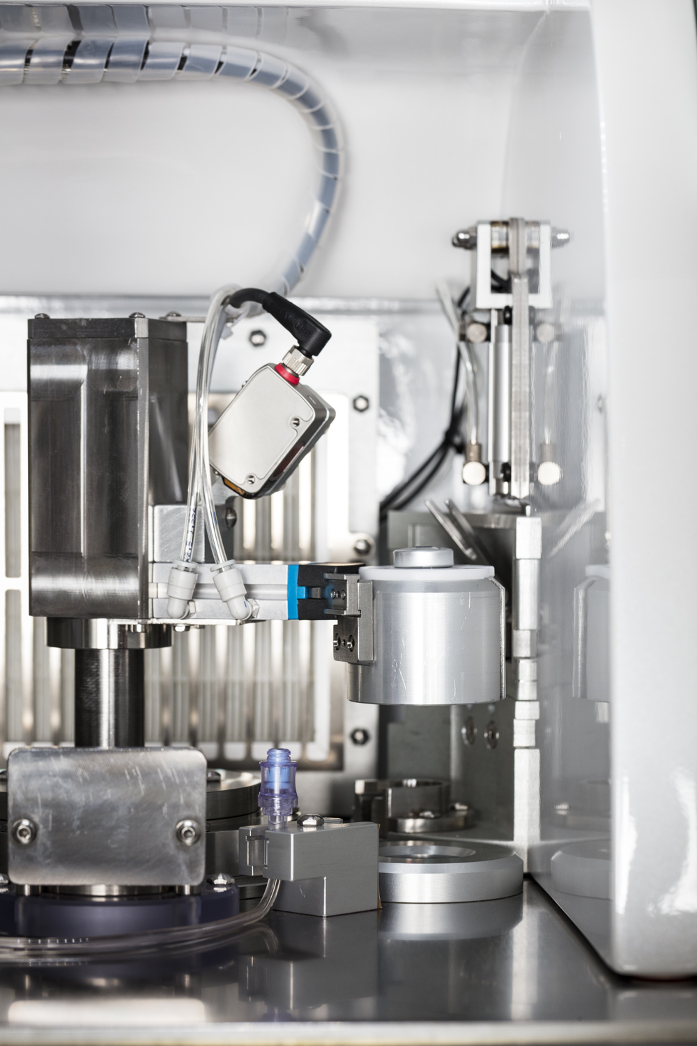CRP automatic dispenser for vials